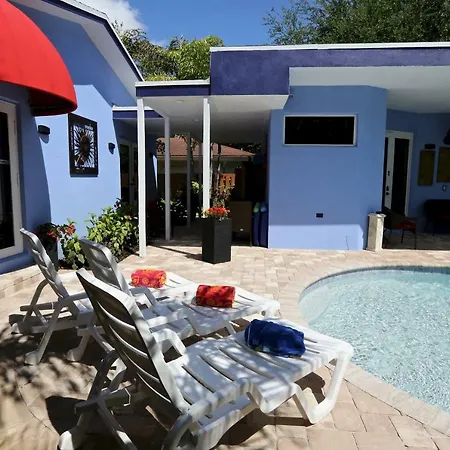Fantasy Island Inn, Caters To Men